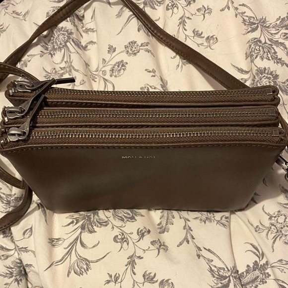 Matt & Nat crossbody brown purse - Picture 3 of 4